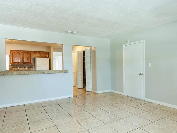 5th image of 2528 Blueberry Ln