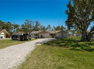 107 Portia Ave, Rockport, TX 78382