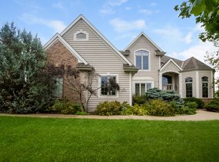 N53W16840 Whitetail Run, Menomonee Falls, WI 53051