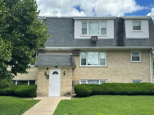 5811 Rose Ave APT 10, Countryside, IL 60525