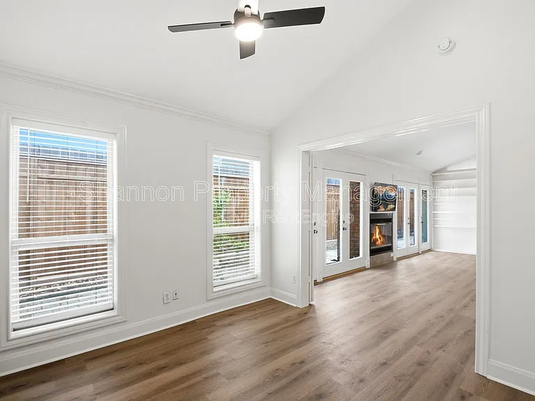 2501 Driscoll St — Photo 9