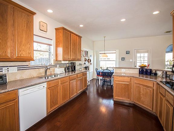 5th image of 3003 Bay Breeze Dr