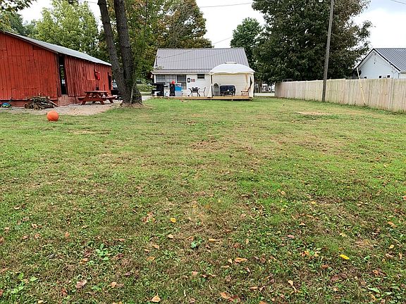 2nd image of 905 Old Mammoth Cave Rd
