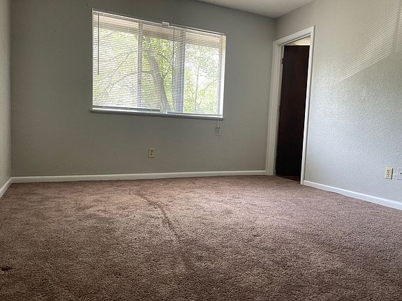 3rd image of 400 N Oakland Ave APT 15