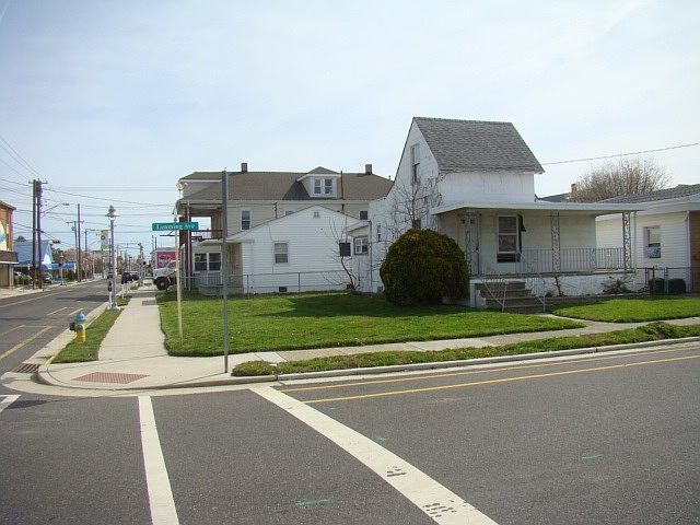 2nd image of 203 E Leaming Ave
