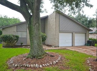 15130 Harness Ln, Webster, TX 77598