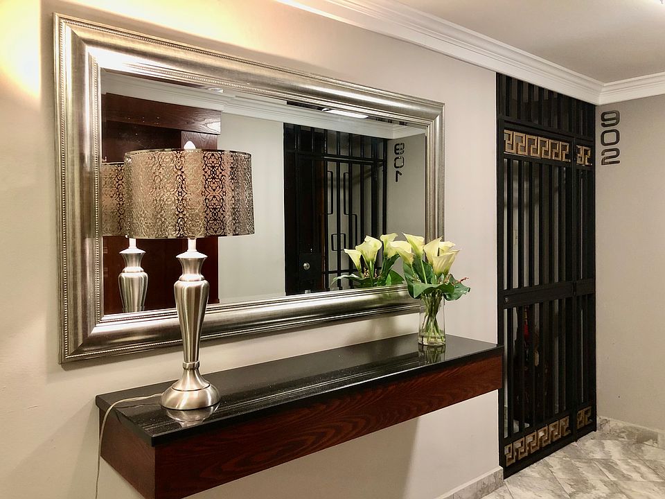 Quiet floor, entry from key elevator