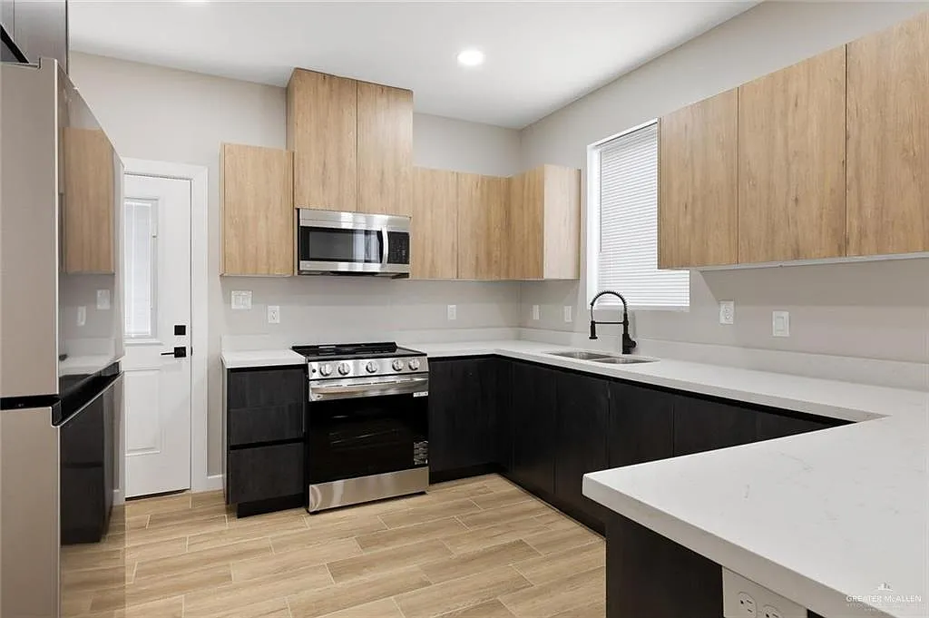 3 bed, 2.0 bath, 1195 sqft, $1,345 — Photo 4