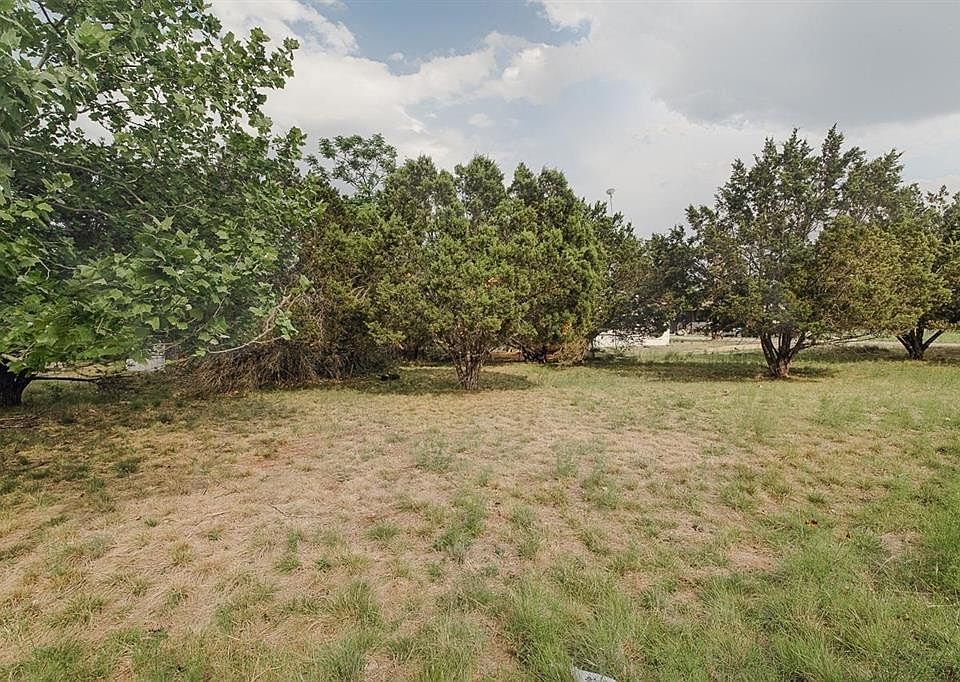2nd image of 200 Apache Dr