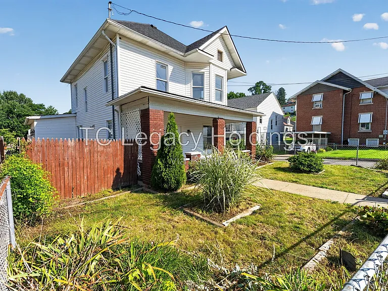 890 Traction St — Photo 3