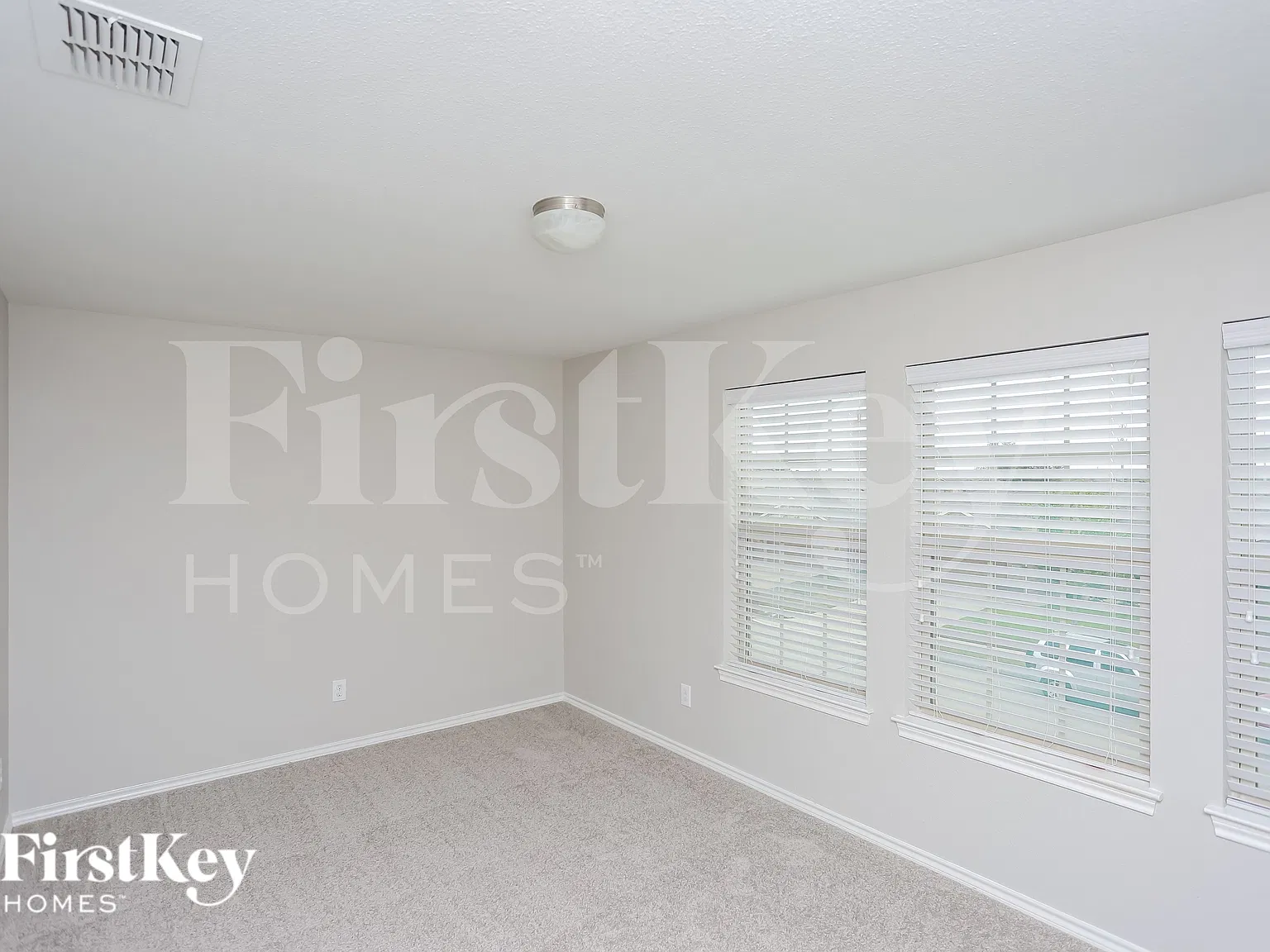 3 bed, 2.5 bath, 2106 sqft, $2,295 — Photo 2