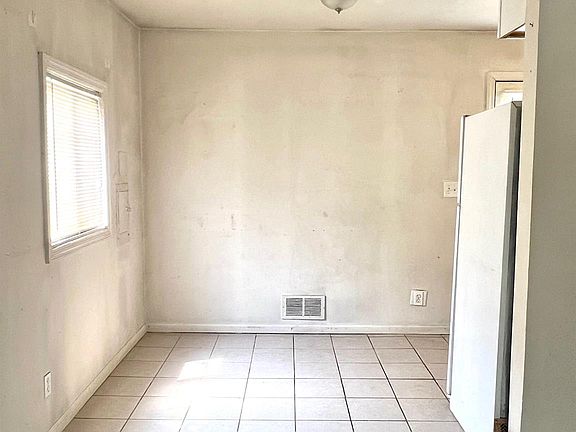 4th image of 1656 N Thompson Drive