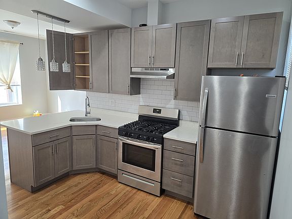 3rd image of 1742 W 66th St