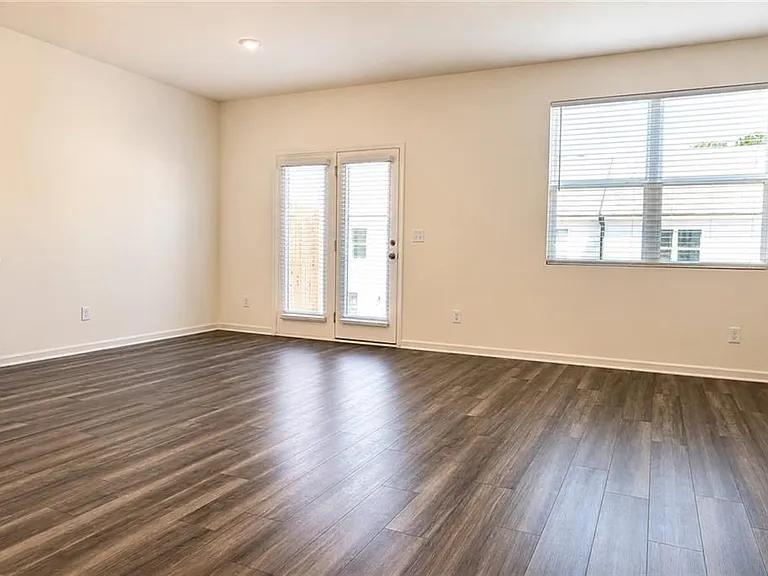 2095 Emerson Dr — Photo 4
