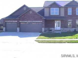140 Meridian Oaks Dr, Glen Carbon, IL 62034
