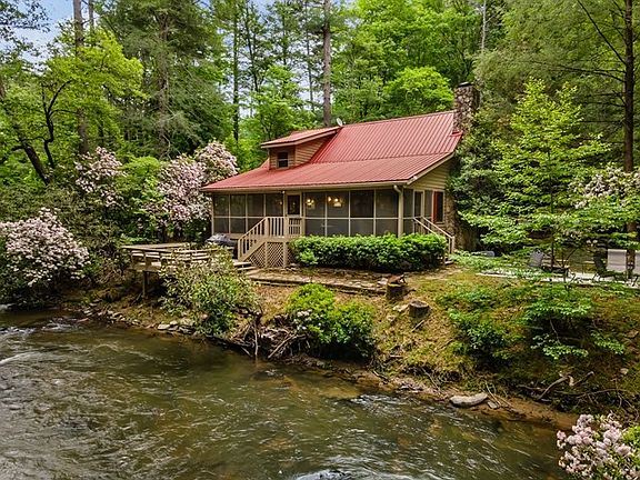 6th image of 61 River Bend Ct