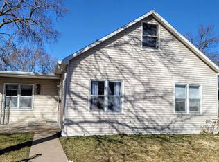 206 E 27th St, Kearney, NE 68847