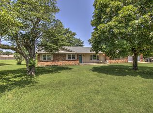 205 N Will Rogers Loop W, Oologah, OK 74053