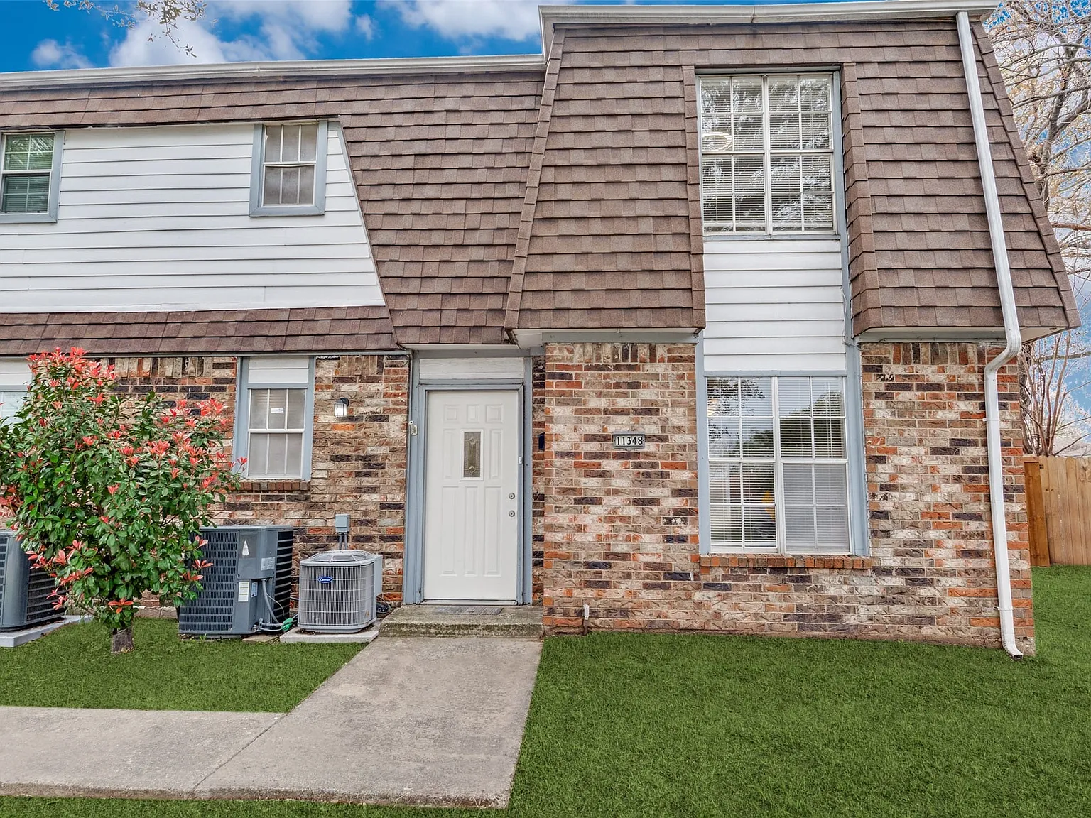 3 bed, 2.5 bath, 1834 sqft, $2,500 — Photo 1