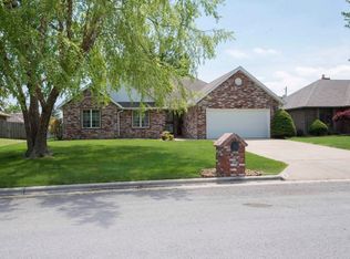 2128 E Cherryvale St, Springfield, MO 65804