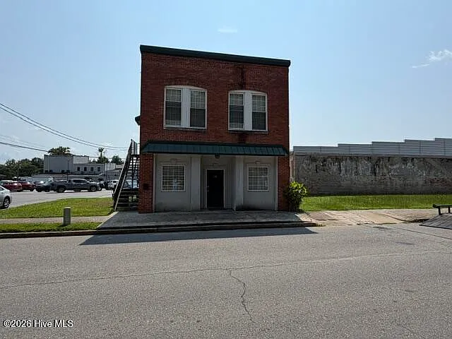 104 W James St — Photo 2