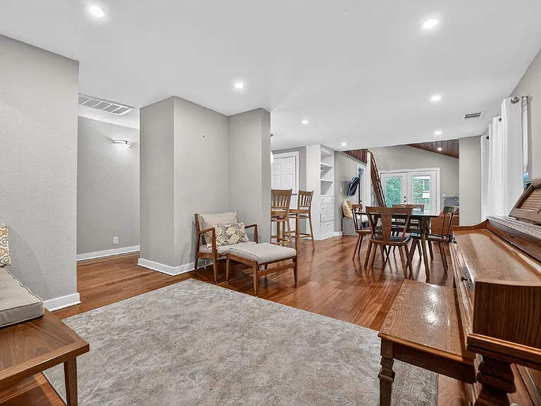 4525 Avenue B — Photo 10