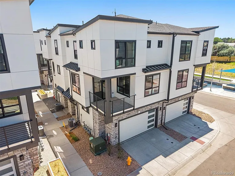 2064 S Holly St #1 — Photo 2