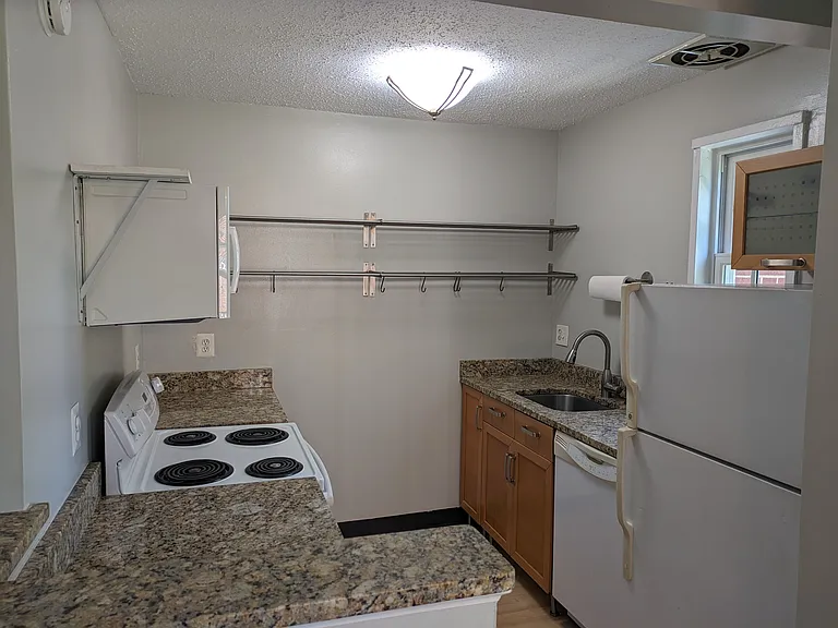 1716 W Abingdon Dr — Photo 10