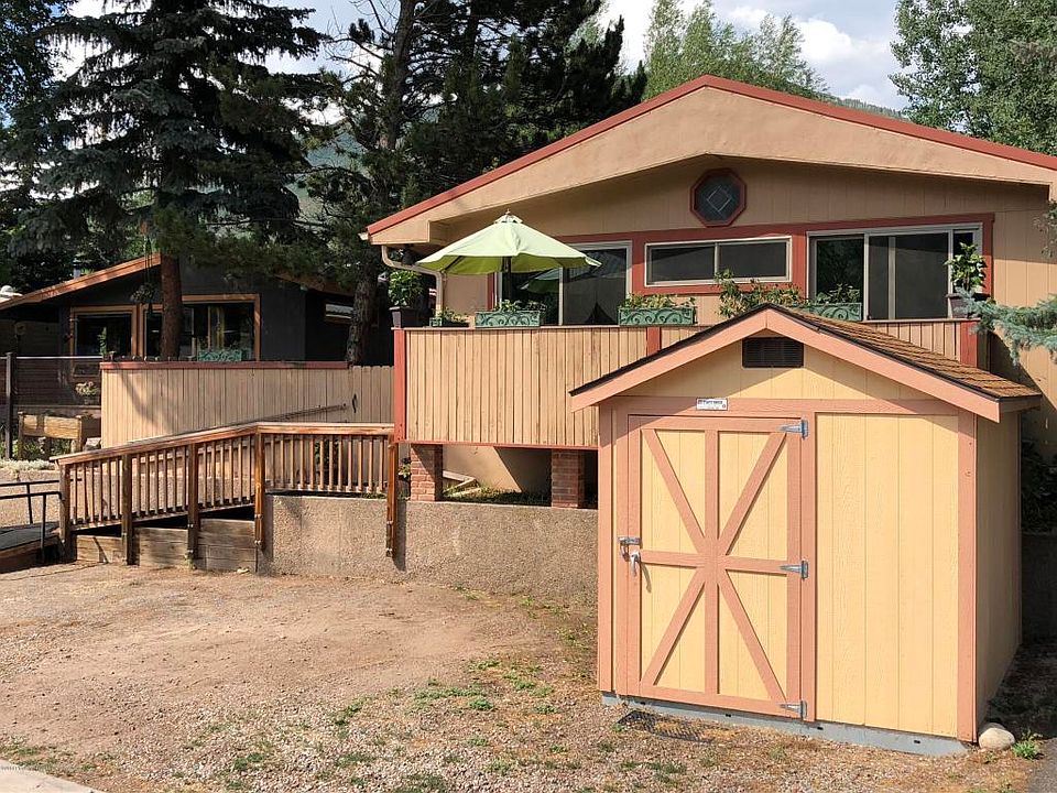 1st image of 209 Cottonwood Ln