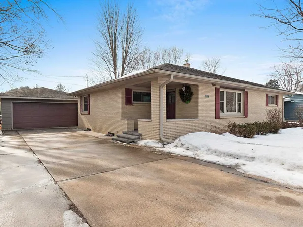 3137 Parkdale Dr, Marinette, WI 54143