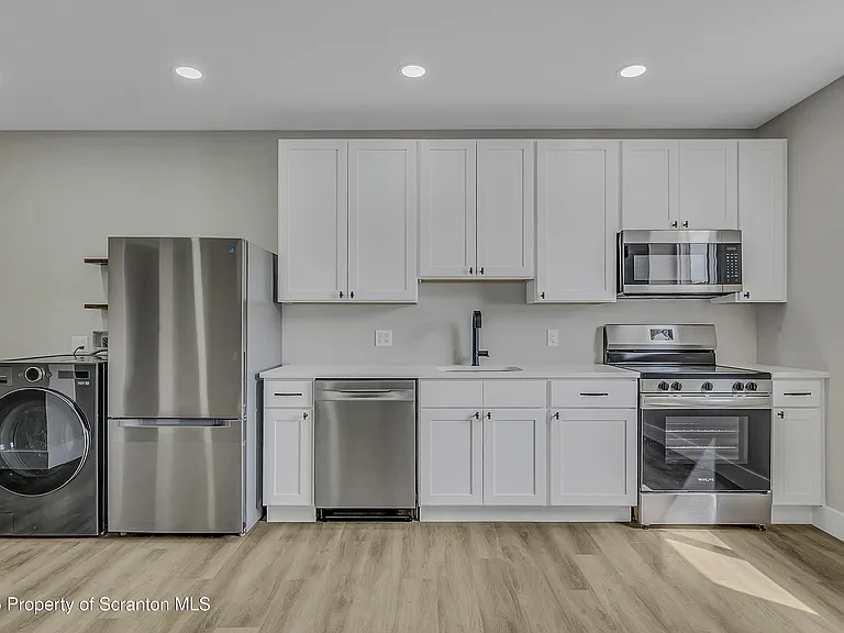 215 Hickory St #14 — Photo 10