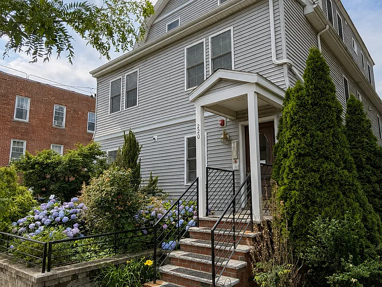 222 Massachusetts Ave — Photo 4