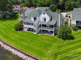 16952 Landing Dr, Spring Lake, MI 49456