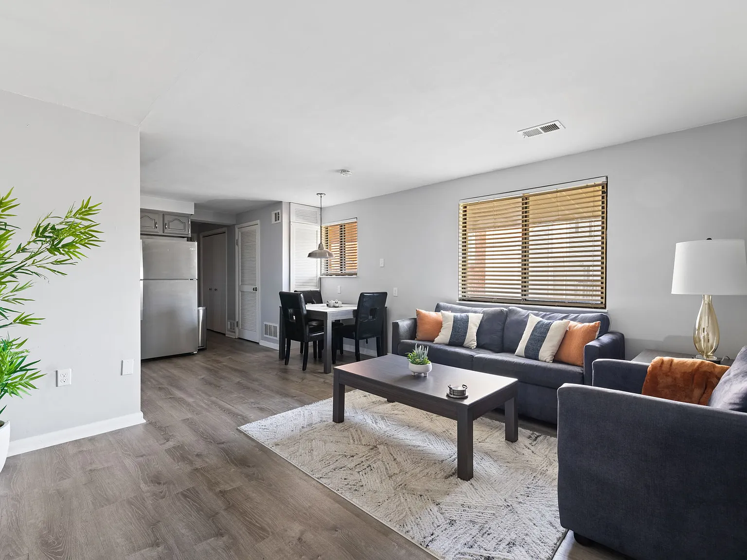 Mary Ann Apartments — Photo 4