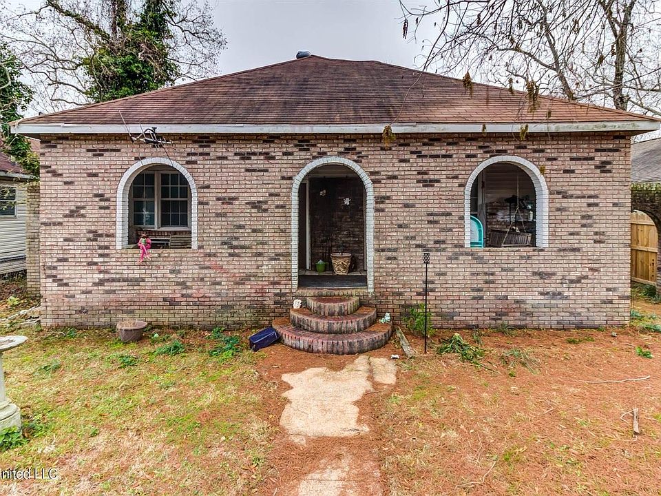 1st image of 2207 31st St