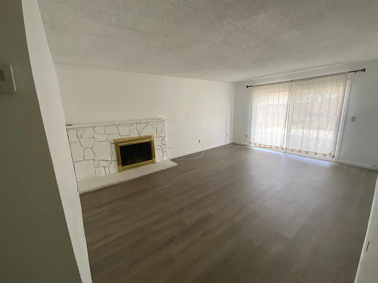 401 Massachusetts Ave — Photo 2