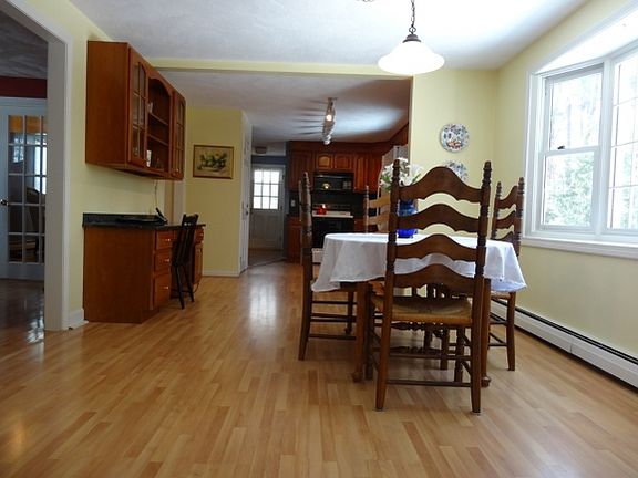 3rd image of 16 Kestree Dr