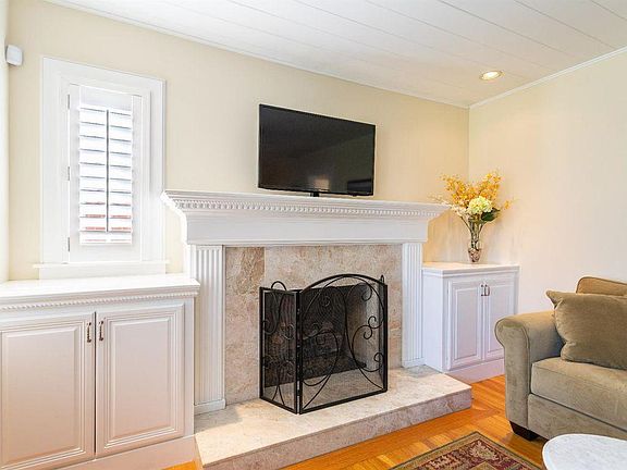 5th image of 2424 Montgomery Way