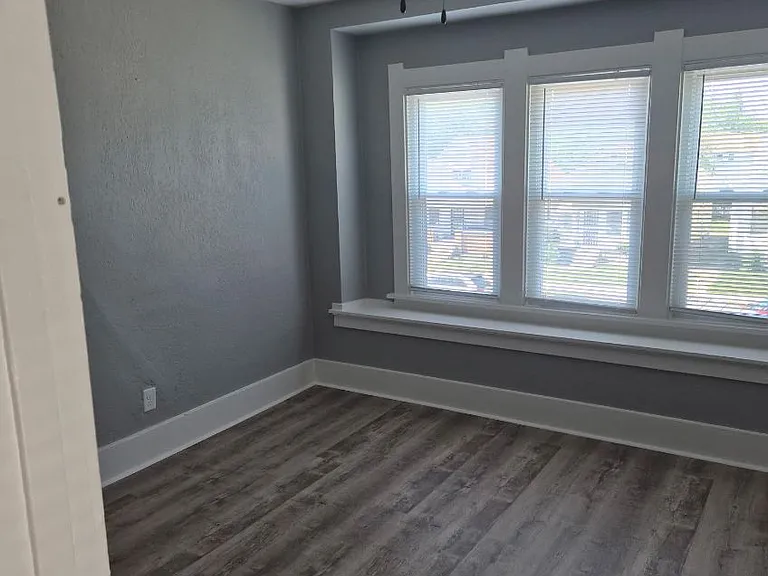 540 E Weber St — Photo 6
