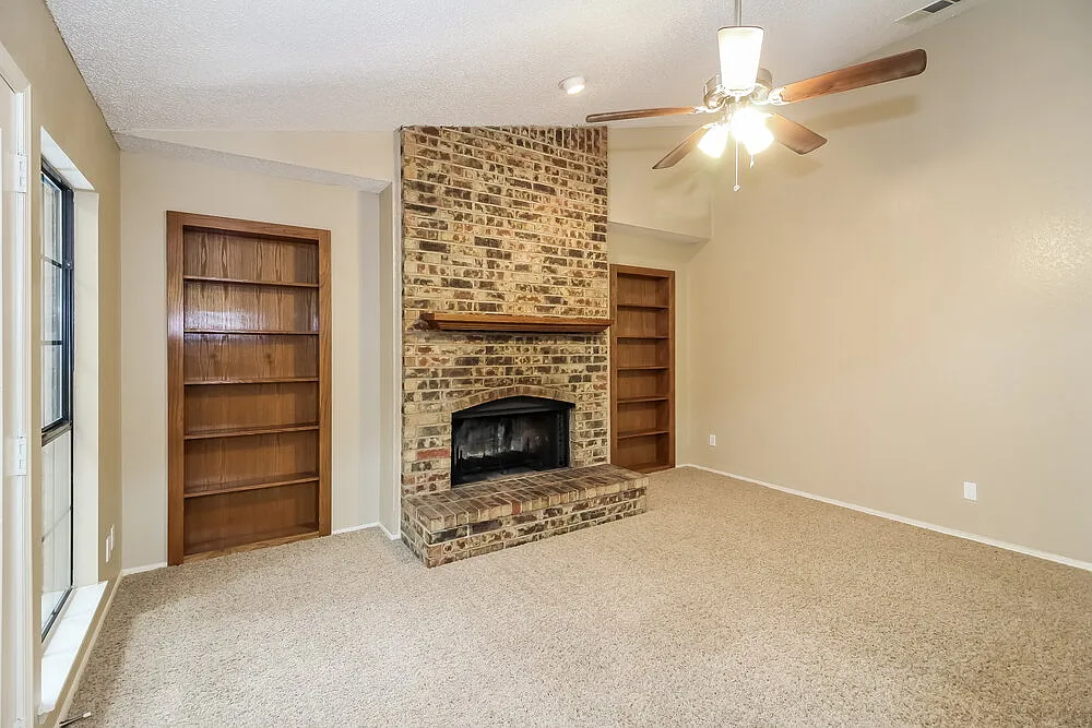 4 bed, 2.0 bath, 2081 sqft, $2,255 — Photo 3