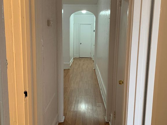 3rd image of 214 Glenwood Ave APT 210