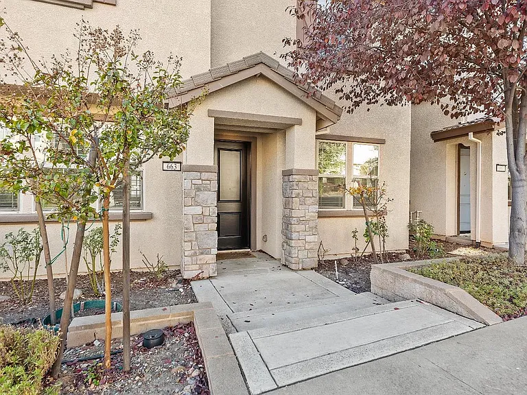663 Addison Ln — Photo 11