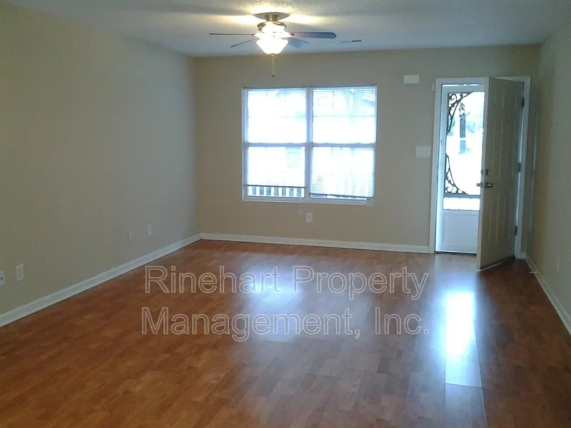 3 bed, 2.0 bath, 1016 sqft, $1,600 — Photo 2