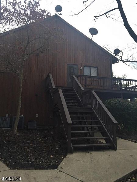 1st image of 14 Stonehill Dr