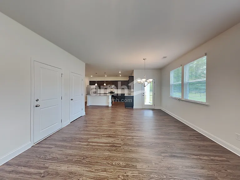 405 Levon Ct — Photo 7