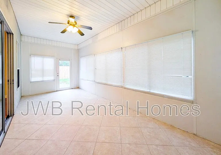 10238 Emma Lakes Dr — Photo 14