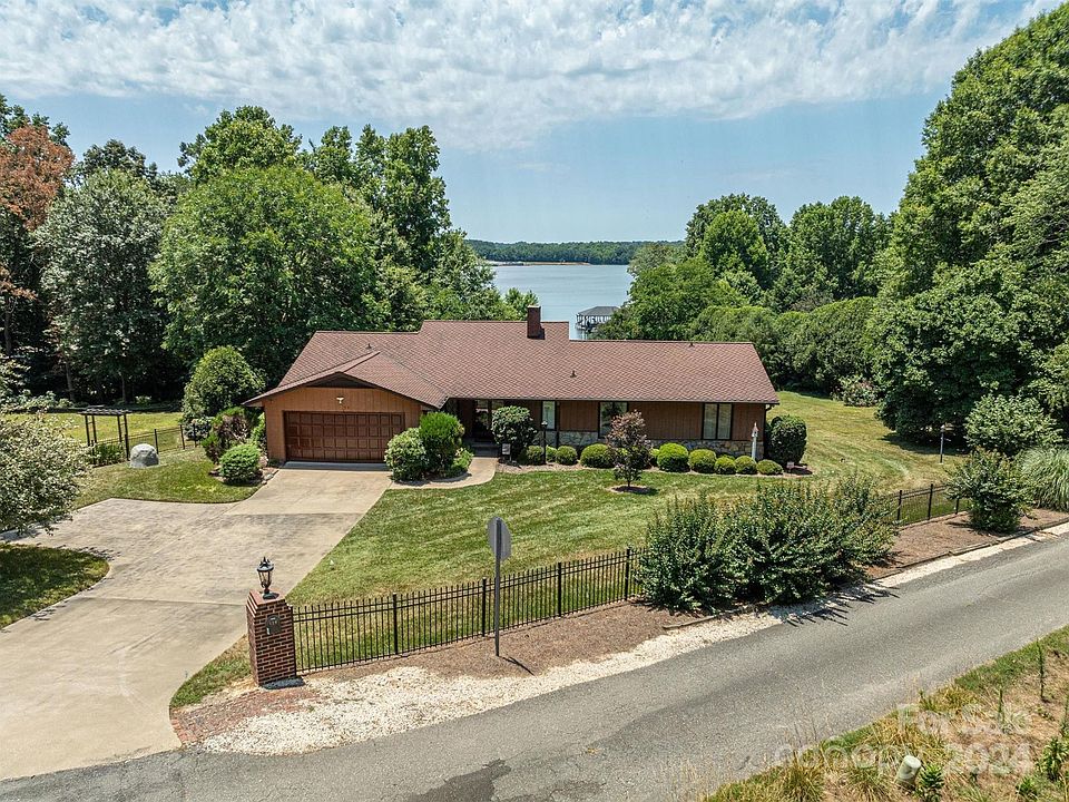 1st image of 129 Lakewood Dr