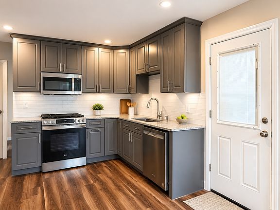 3rd image of 7 Mindy Ln