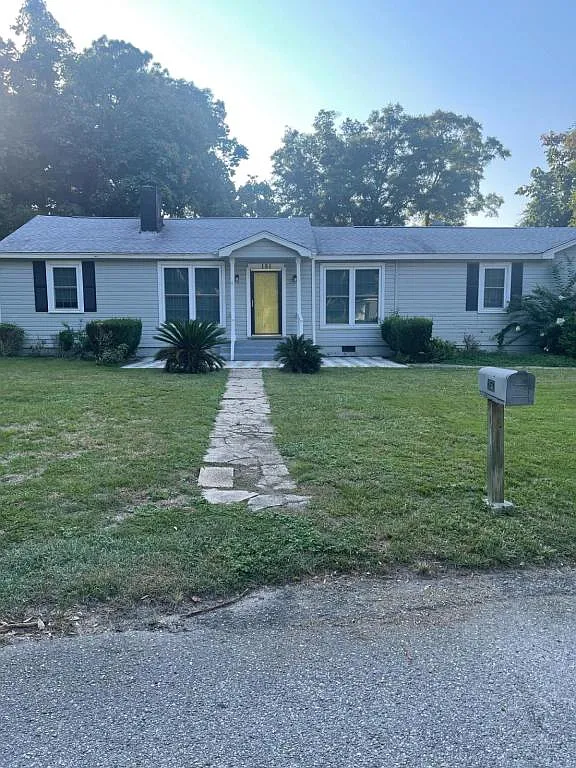 151 Village Circle West — Photo 1