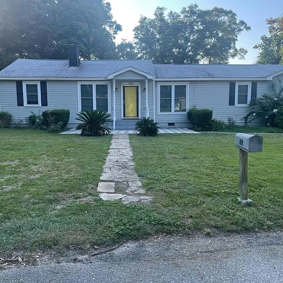 151 Village Cir W — Photo 1